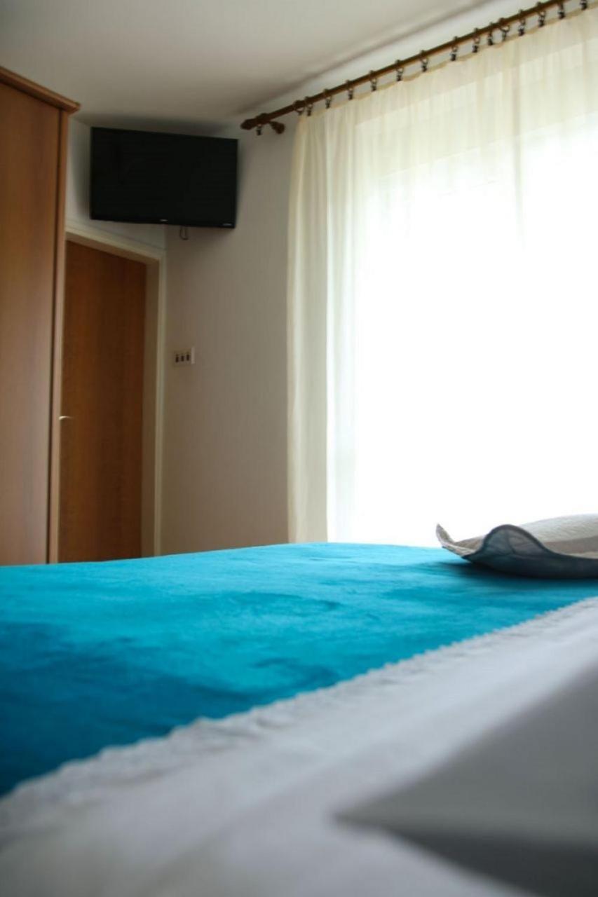 Apartments Zdravko - 150 M From Sandy Beach Duće Dış mekan fotoğraf